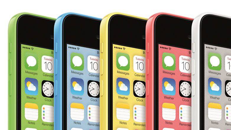 iphone-5c-colors-w782 آی‌فون XR: شکستی دوباره که اپل سزاوار آن است  