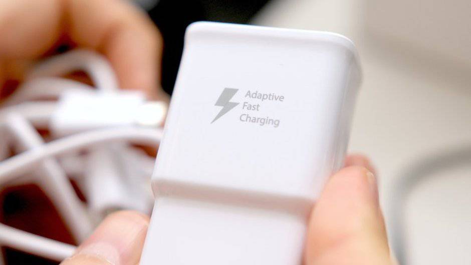 Dig-up-that-old-regular-charger چرا باید قابلیت شارژ سریع در تلفن همراه را غیرفعال کنیم؟!  