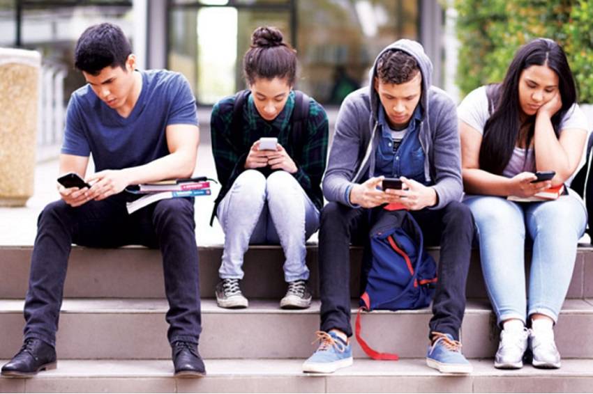 Social-media-apps-make-teens-feel-confident-and-supported-according-to-survey براساس نظرسنجی، اپلیکیشن‌های رسانه اجتماعی حس اعتماد به نفس را به نوجوانان القا می‌کنند  