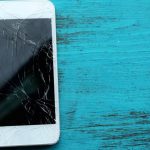چگونه صفحه نمایش شکسته یک گوشی را تعمیر کنیم؟