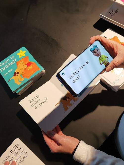 storysign هواوی برای کمک به خواندن کودکان ناشنوا یک اپلیکیشن هوش‌مصنوعی را معرفی نمود  