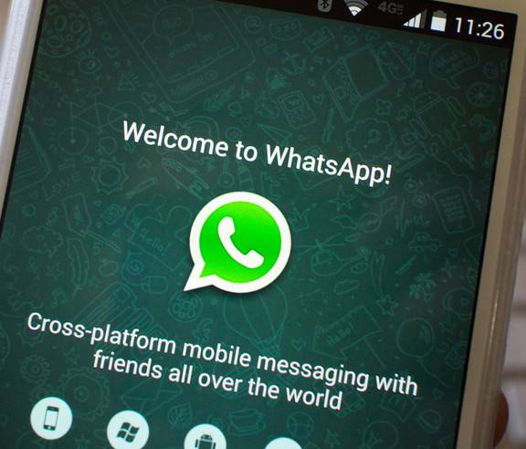 whatsapp-welcome-moto-x-hero چگونه با واتس‌اپ تماس تصویری گروهی بگیریم؟  