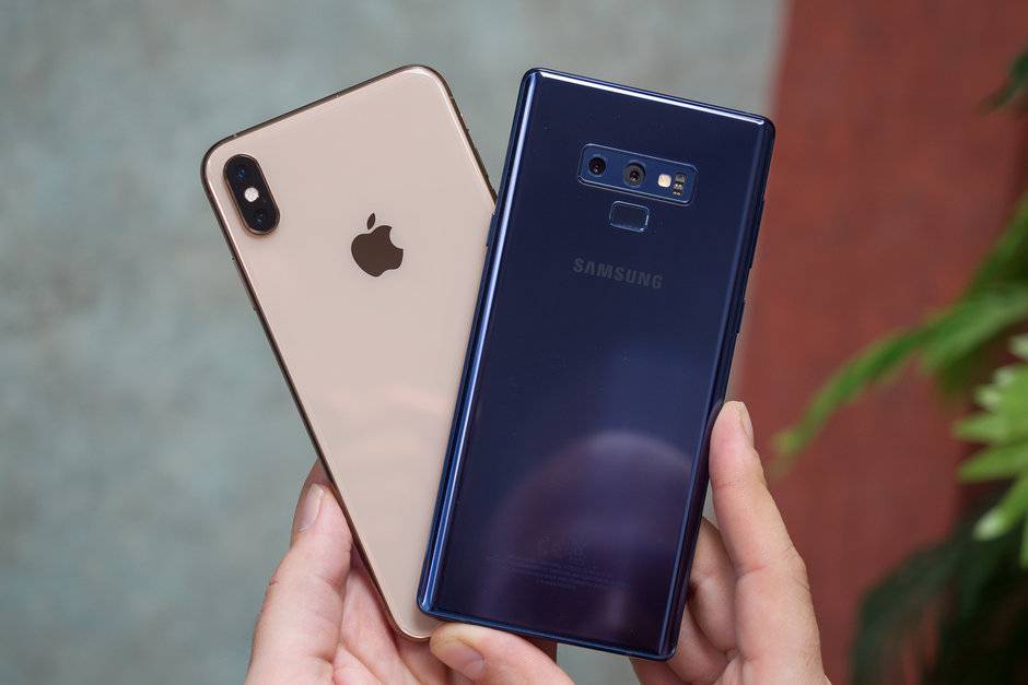 Apple-and-Samsung-dominated-premium-smartphone-sales-during-Q3 سامسونگ و اپل بیش‌ترین فروش اسمارت‌فون‌های ممتاز طی 3 ماهه سوم سال 2018 را به خود اختصاص دادند  