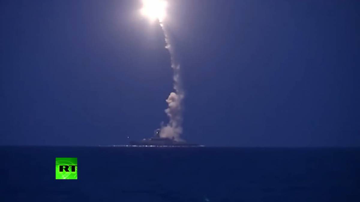 FIRST-VIDEO_-Russian-warships-attack-ISIS-positions-in-Syria-from-Caspian-Sea-0-32-screenshot روسیه در حال ساخت موشک کروز هسته‌ای Kalibr-M با برد 3000 مایلی است!  