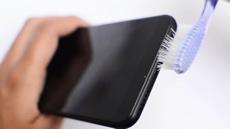 آموزش تمیز کردن اسپیکر گوشی با روش‌های مختلف و متفاوت