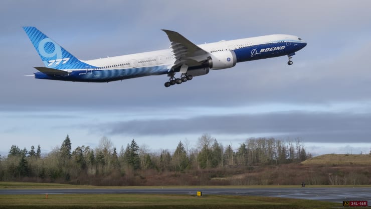 بزرگ‌ترین هواپیمای 2 موتوره جت جهان با نام بوئینگ 777X نخستین پرواز خود را با موفقیت انجام داد