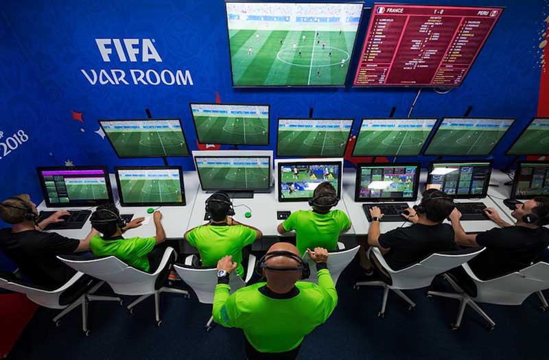 تکنولوژی کمک داور ویدیویی VAR در ورزش فوتبال