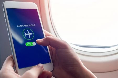 حالت هواپیما چیست؟ نحوه کارکرد و استفاده‌های مختلف حالت پرواز