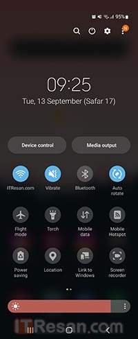 Samsung Galaxy Z Flip4 notification panel