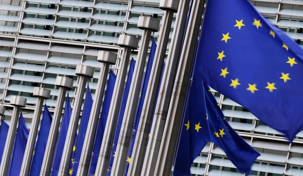 اتحادیه اروپا از اپل، گوگل و مایکروسافت خواست مقابل کلاهبردارن بیایستند!