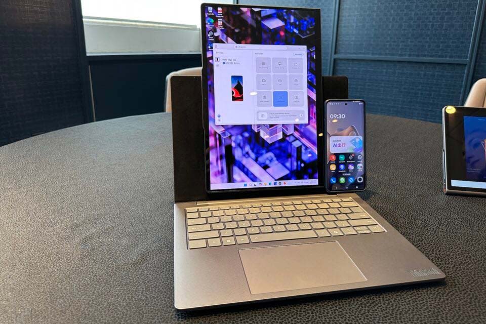 محصولات خاص لنوو: صفحه‌نمایش چرخان تا استند دنبال‌کننده سر!