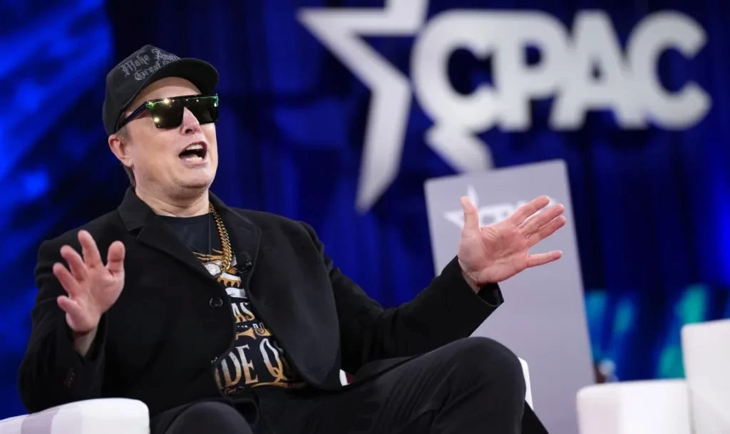 ایلان ماسک می‌گوید رانندگان خودروهای تسلا می‌توانند هنگام رانندگی پیامک بفرستند!