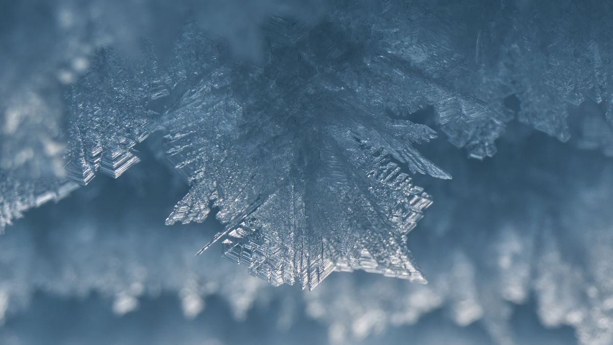 چرا صحرای یخی در آسمانش یخ کم دارد؟