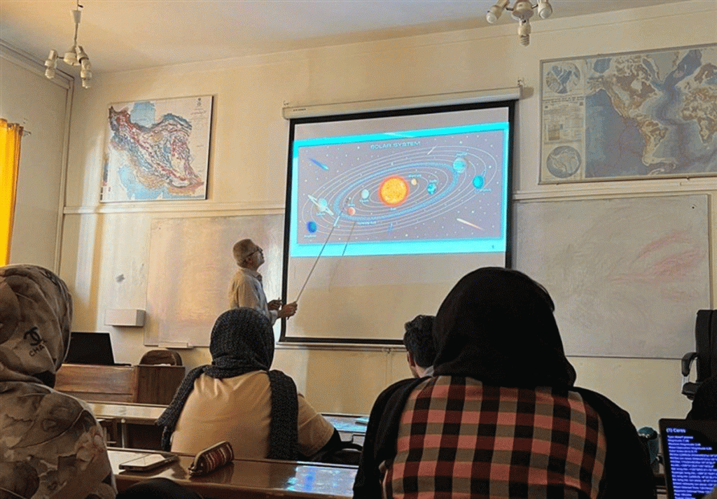 100 ساعت نجوم