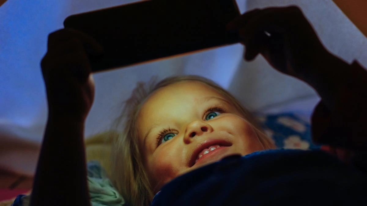 ویدئوهای کوتاه چگونه مغز کودکان را آرام‌آرام تغییر می‌دهند؟