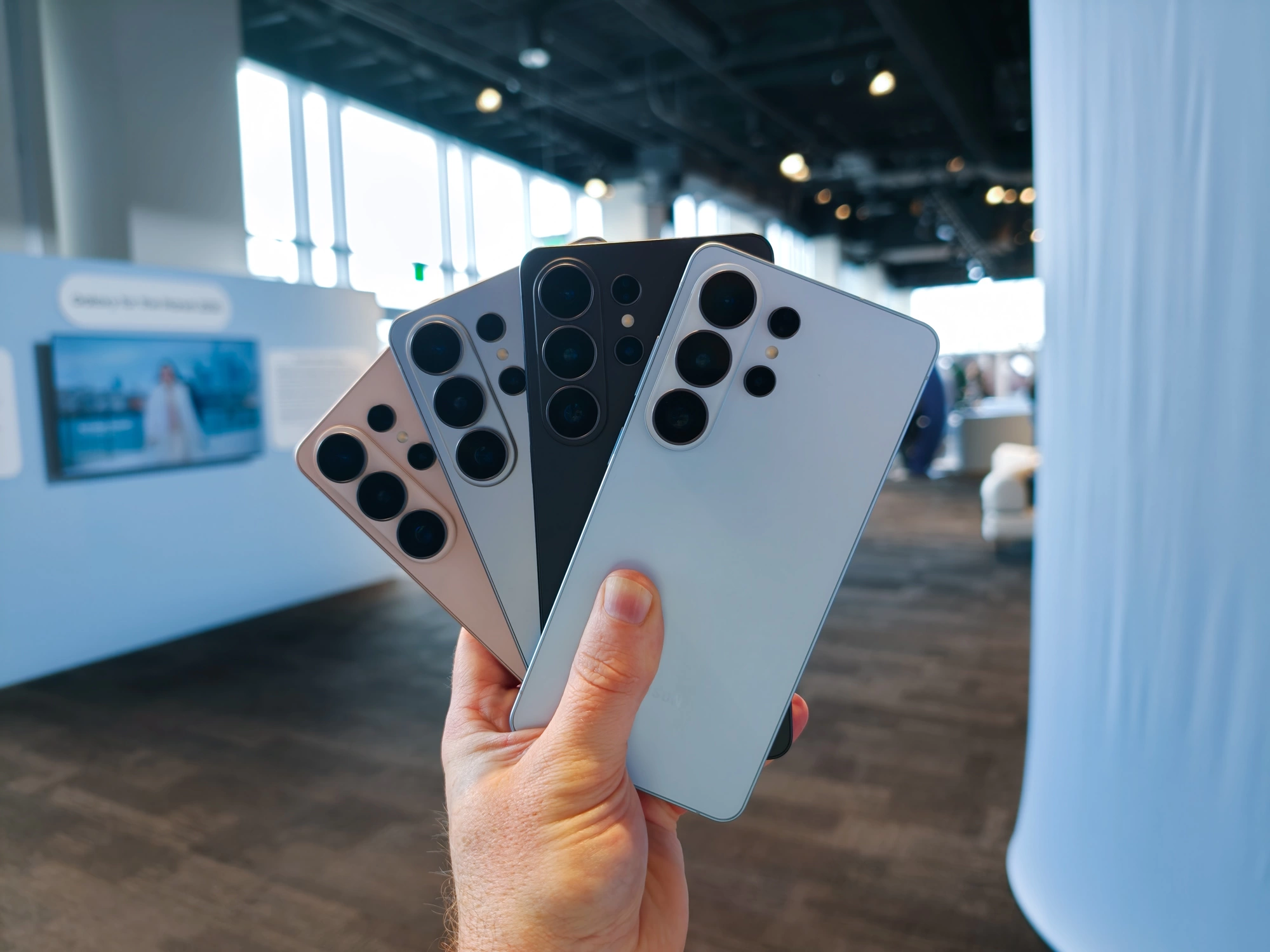 نگاه نزدیک‌تر به گلکسی S26 اولترا با نمایشگری که فضولی را قطع می‌کند!