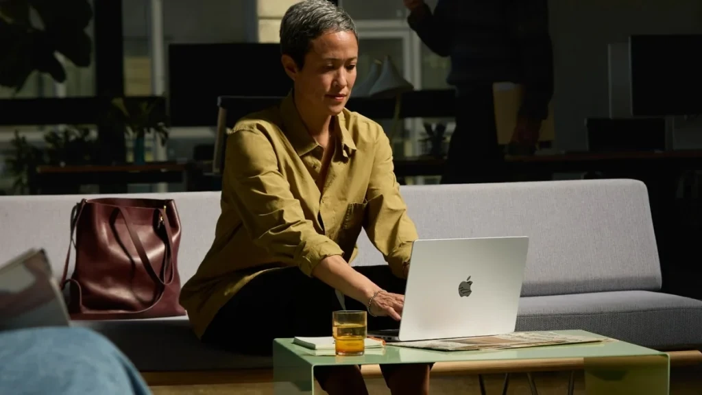 مک‌بوک پرو لمسی اپل؛ آیفونِ بزرگ با کیبورد؟